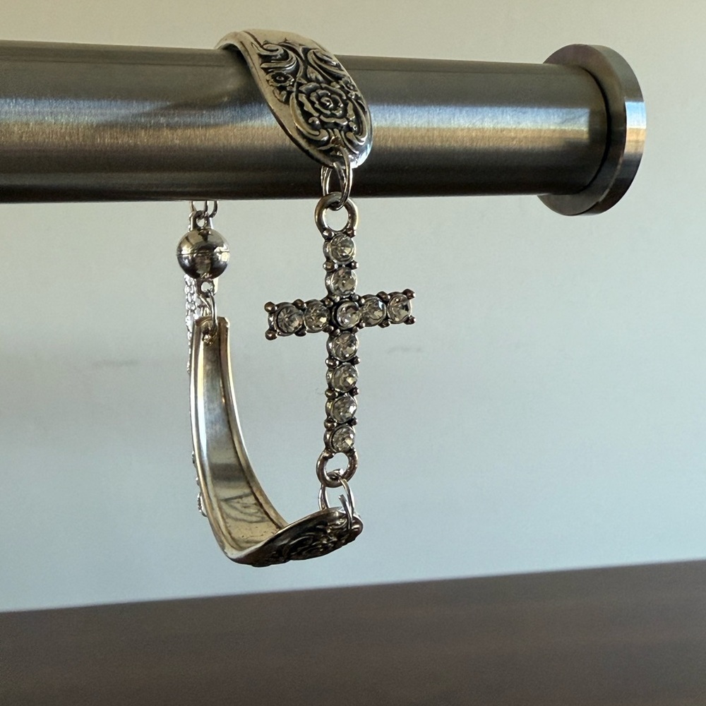 Elegant Silver Cross Bracelet